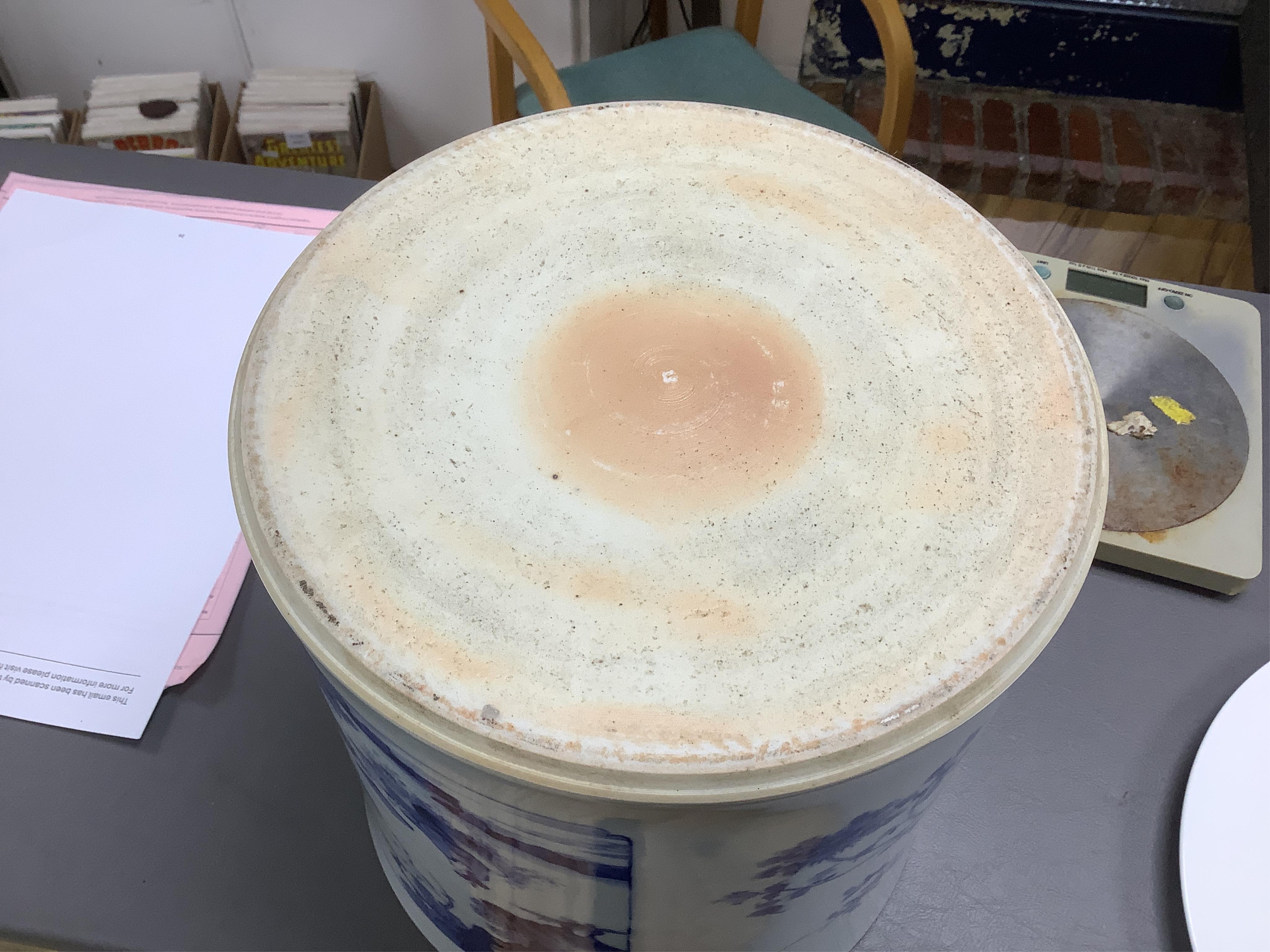 A large Chinese blue and white cylindrical pot, 24cm high
